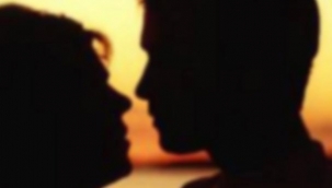 Yatak odasına girince annesiyle sevgilisini yakaladı, dehşet saçtı