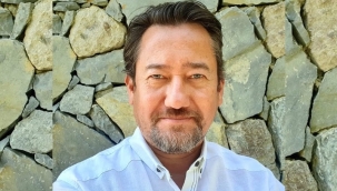 Gazeteci Akinan: Bir bakanın kardeşi Suriyede sanayi tesislerini ve zeytin yağını yağmalıyor