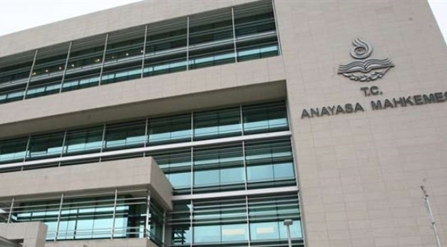 AYM: Öğretmeninin sosyal medya paylaşımına verilen ceza hukuksuz