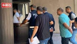 Basına Ünsal Ban baskısı: Polis amiri, gazetecilerin odasını bastı