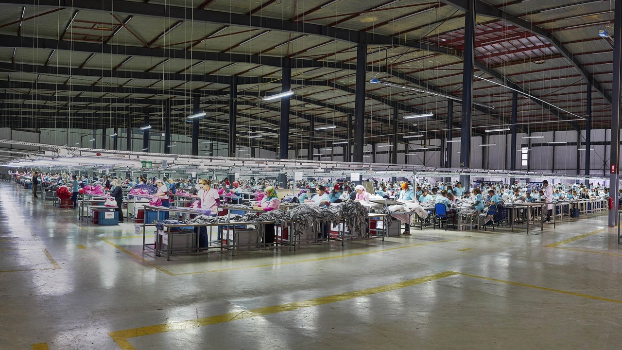 Akar Tekstil'de patronun kardeşi sendika başkanını vurdu