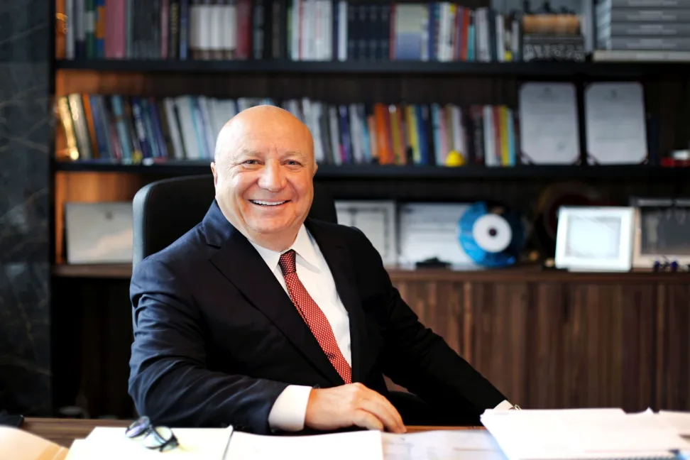 Fransa'da gözaltına alınan TAV İnşaat'ın patronu Sani Şener adli kontrol şartıyla serbest bırakıldı