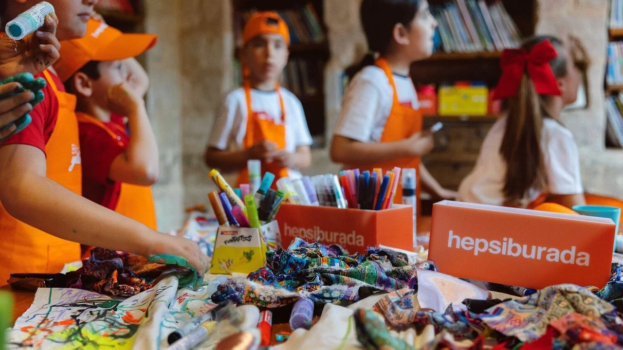 Hepsiburada, 7. Mardin Bienali'nde çocukları ve gençleri sanatla buluşturuyor